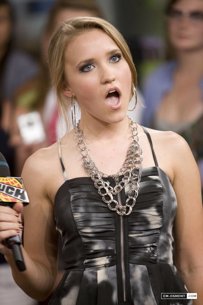 08 25 09 Emily Visits Muchondemand 029 Emily Osment Online Your 1 Fan Resource For The