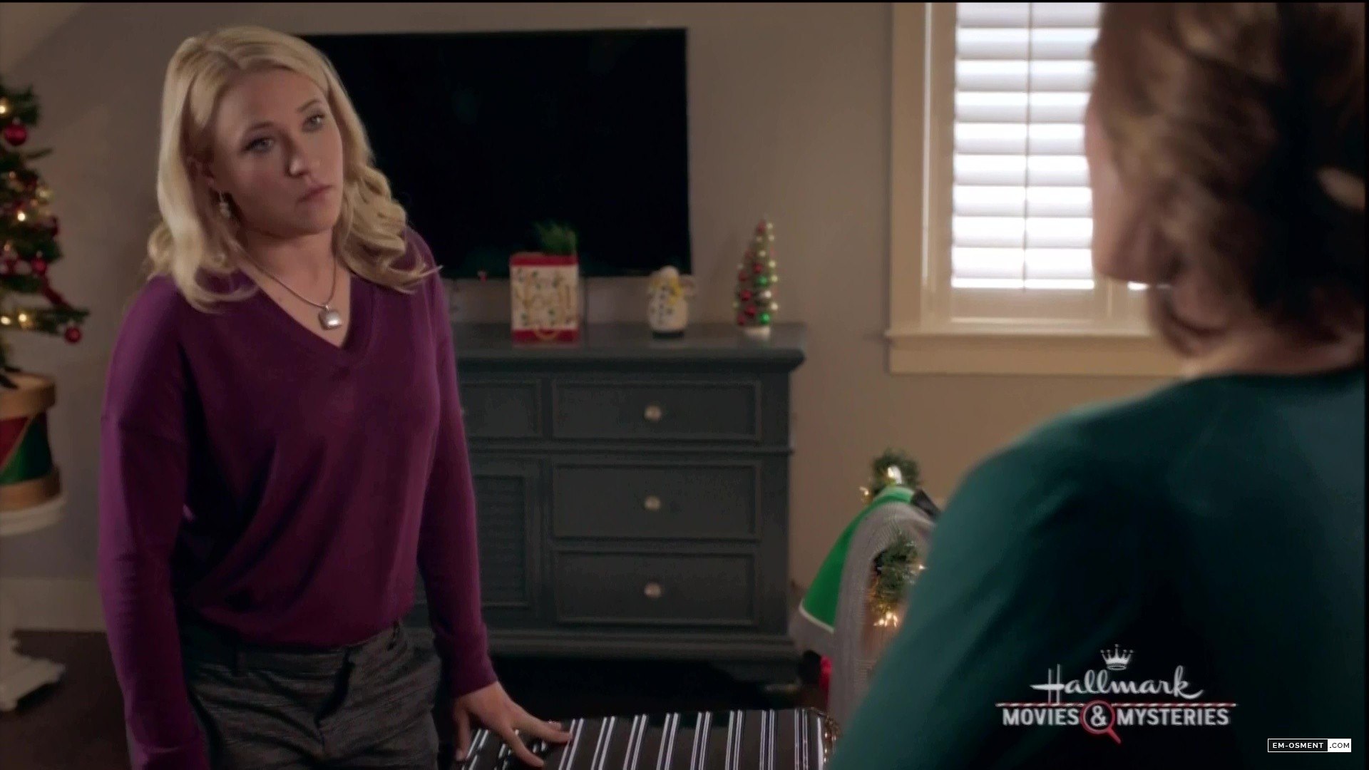 Screen Captures - ChristmasWonderland 1204 - Emily Osment Online | Your ...