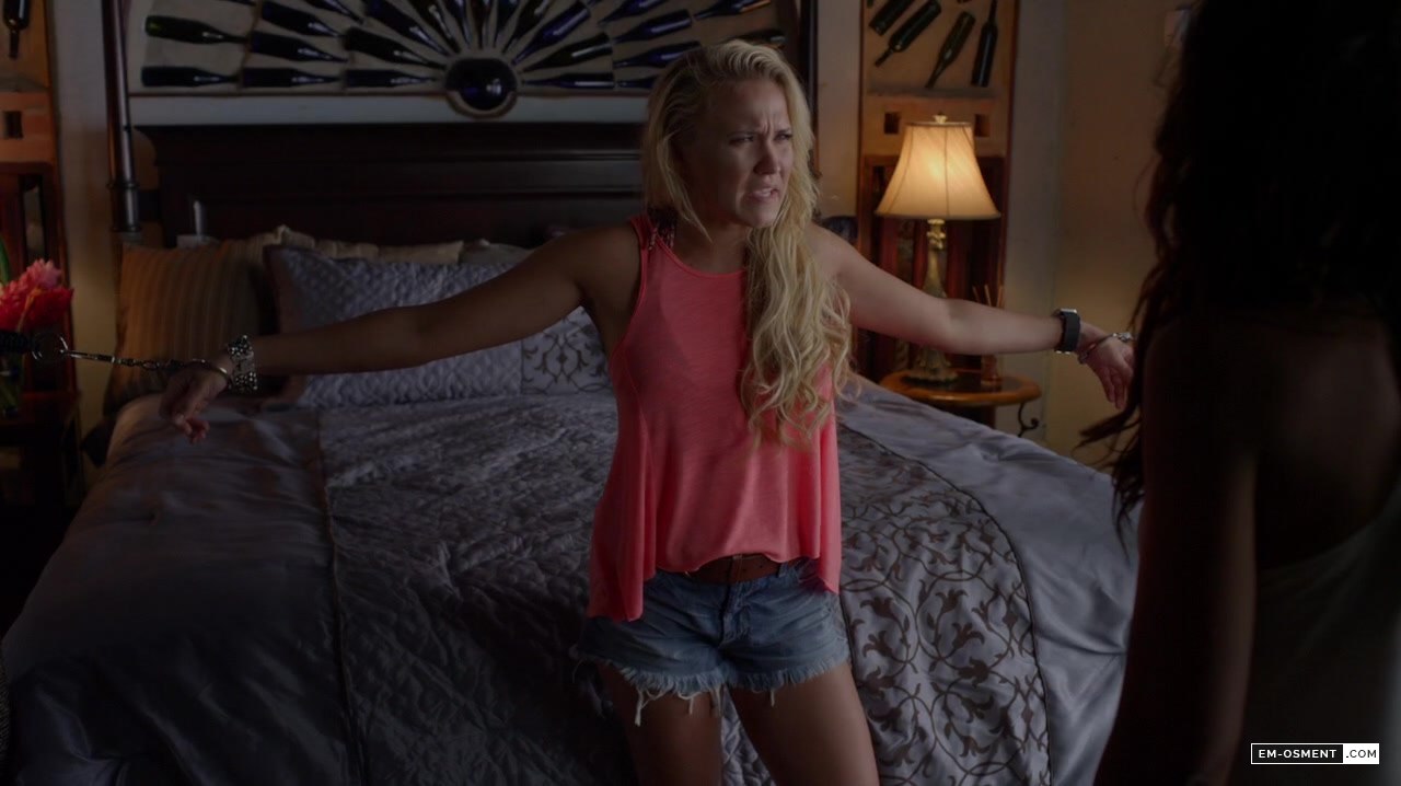 2x02 Welcome To The Zoo 040 Emily Osment Online Your 1 Fan.